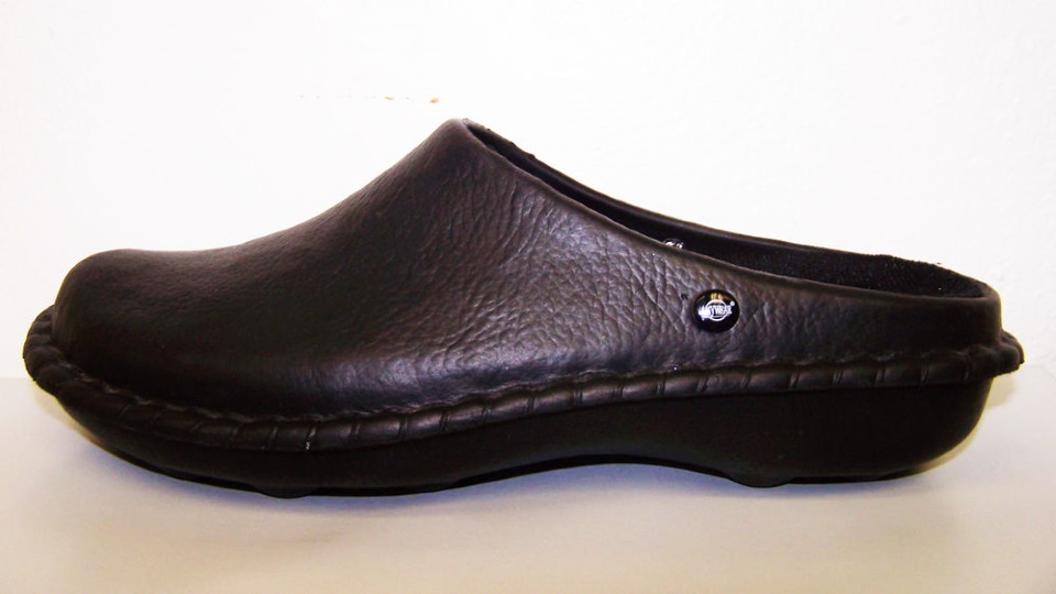 anywear nursing clogs